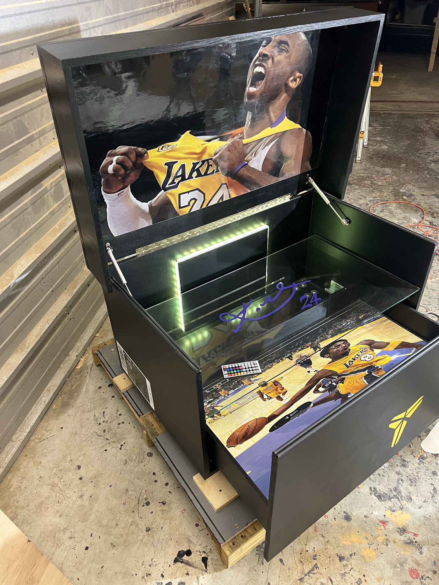 The Legacy Tribute Sneakerhead Shoebox - Image 11