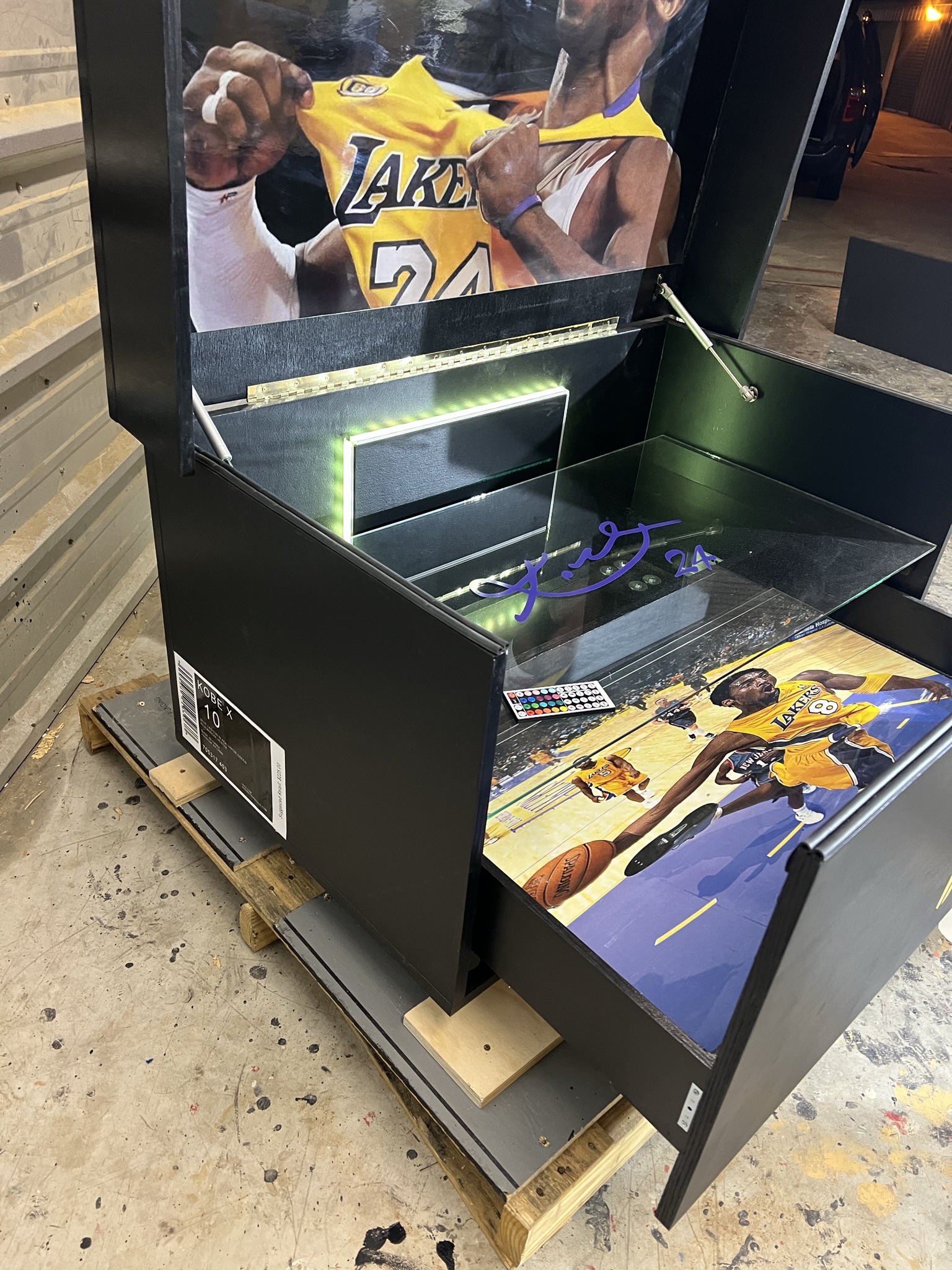 The Legacy Tribute Sneakerhead Shoebox - Image 10