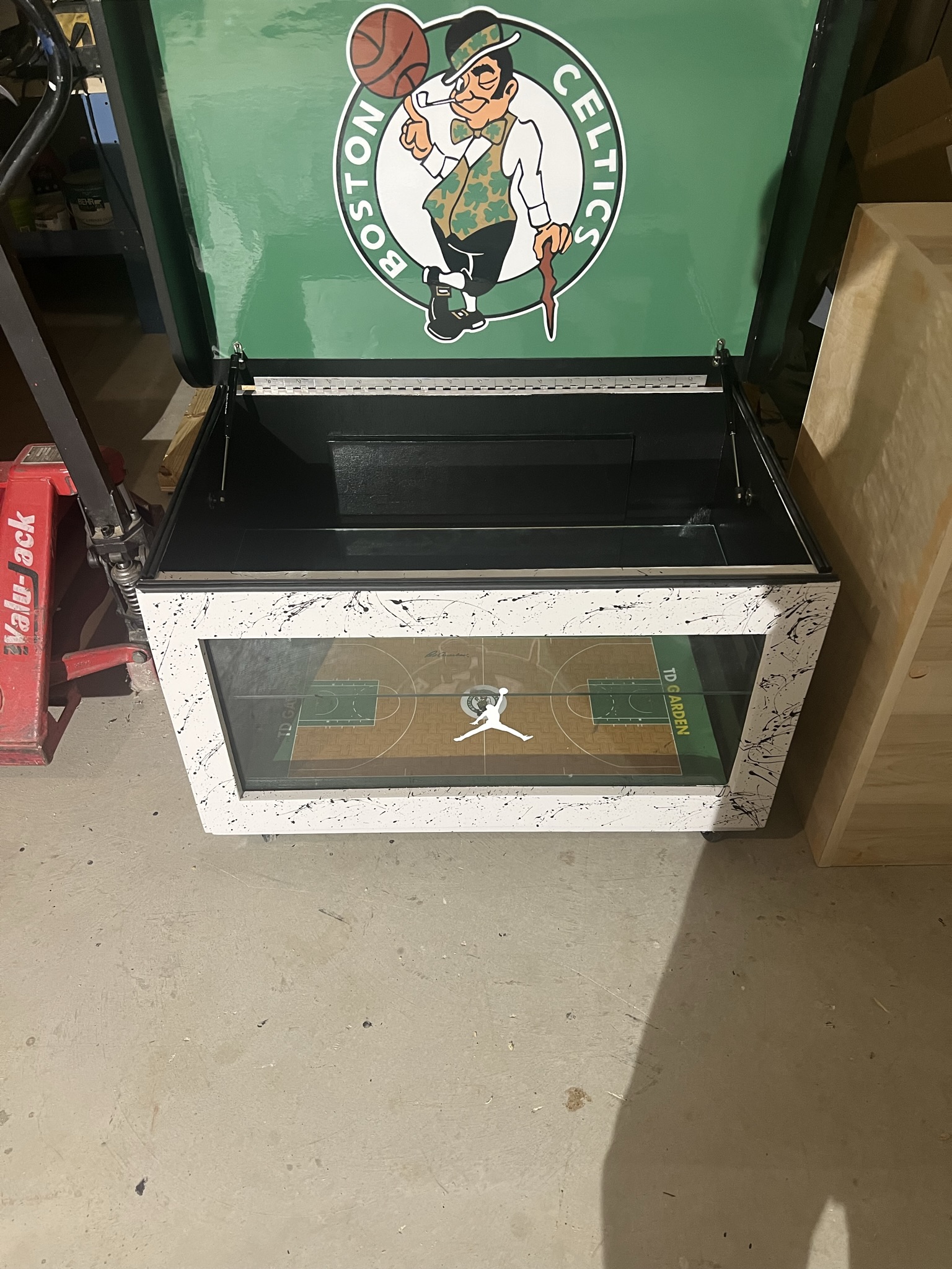 The Hardwood Heritage Sneakerhead Shoebox - Image 6