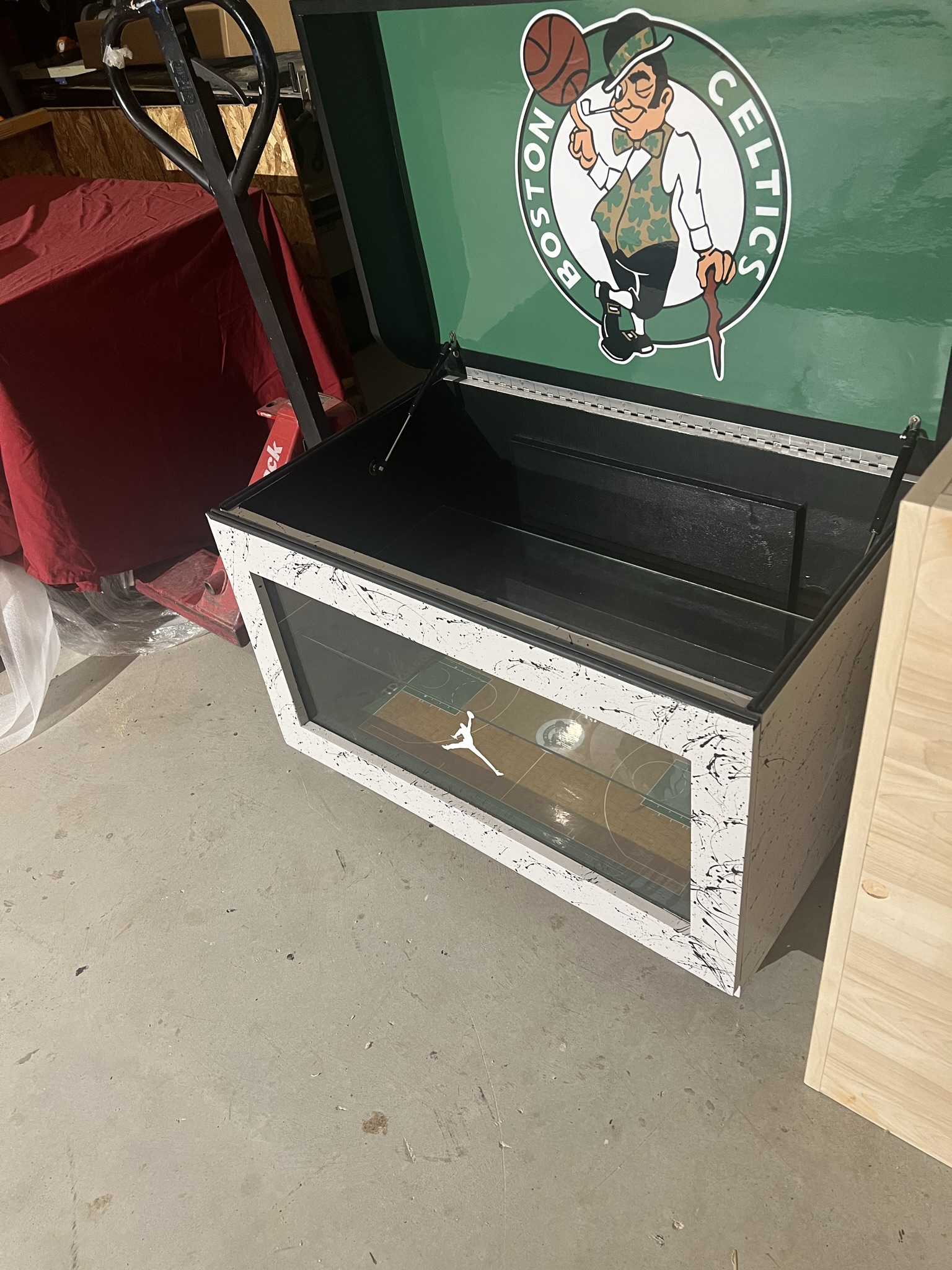 The Hardwood Heritage Sneakerhead Shoebox - Image 3