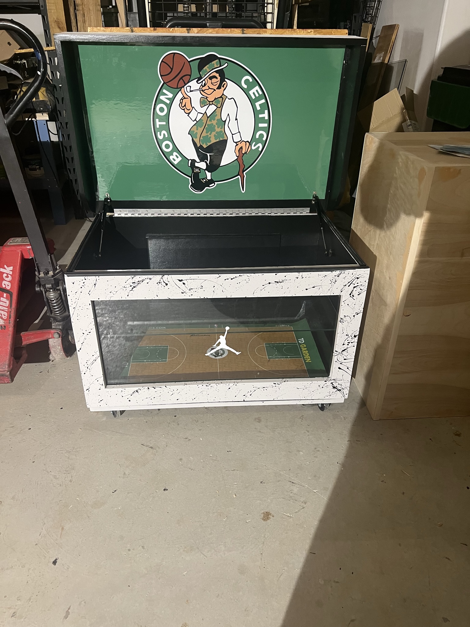 The Hardwood Heritage Sneakerhead Shoebox - Image 2